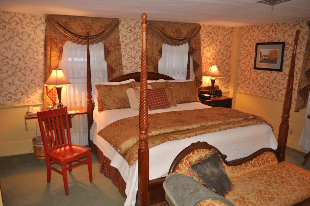 Colby Hill Inn Henniker Room photo