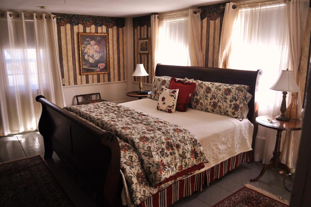 Colby Hill Inn Henniker Room photo